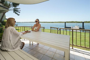 River Front Escape, Short Walk to Ocean Street, Sunshine Coast